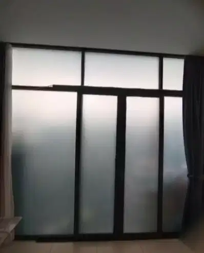 Jasa sticker Kaca Film Rumah Sanblasting Kantor Stiker buram kacafilm