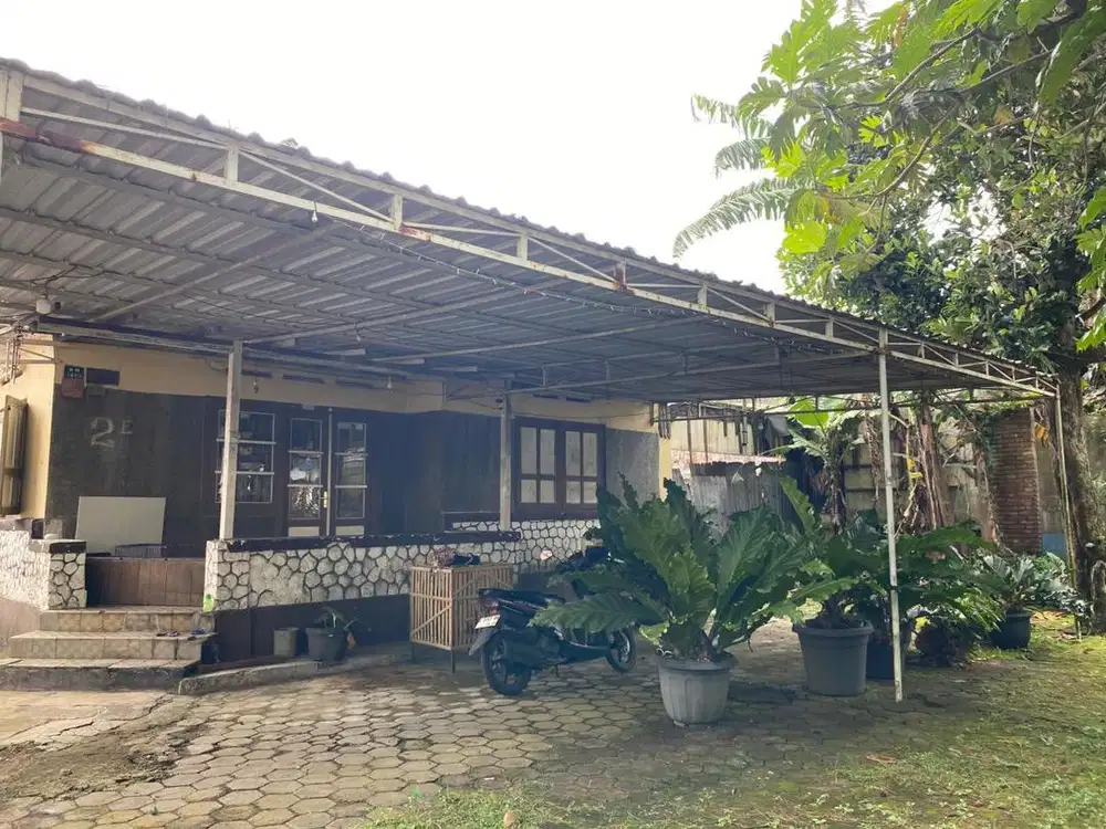 Rumah pinggir jalan utama Salatiga. cocok untuk usaha dan istirahat