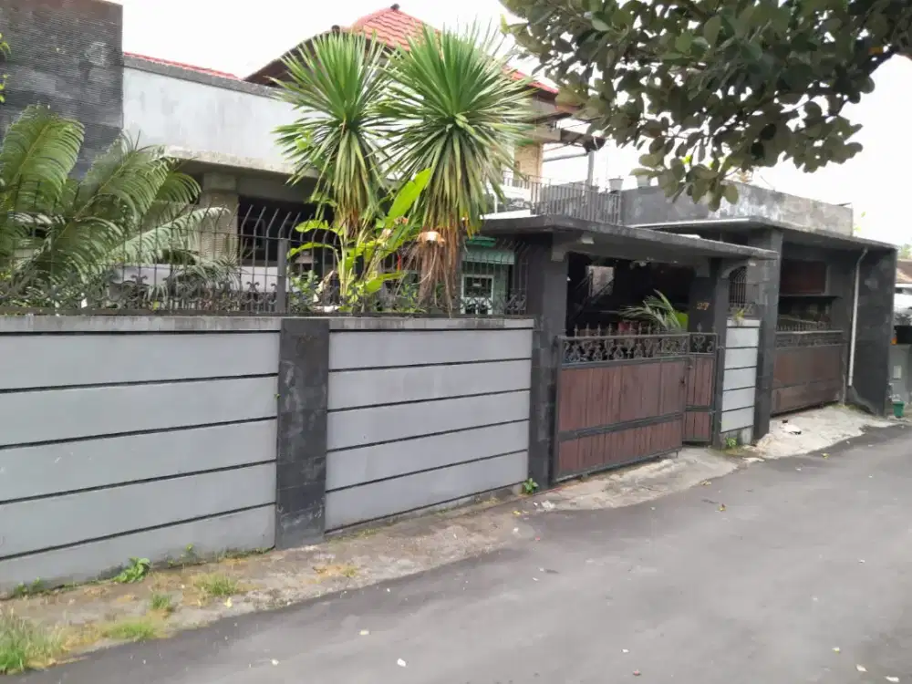 Jual rumah lantai 2 di Jl Kebo Iwo Selatan Denpasar Bali