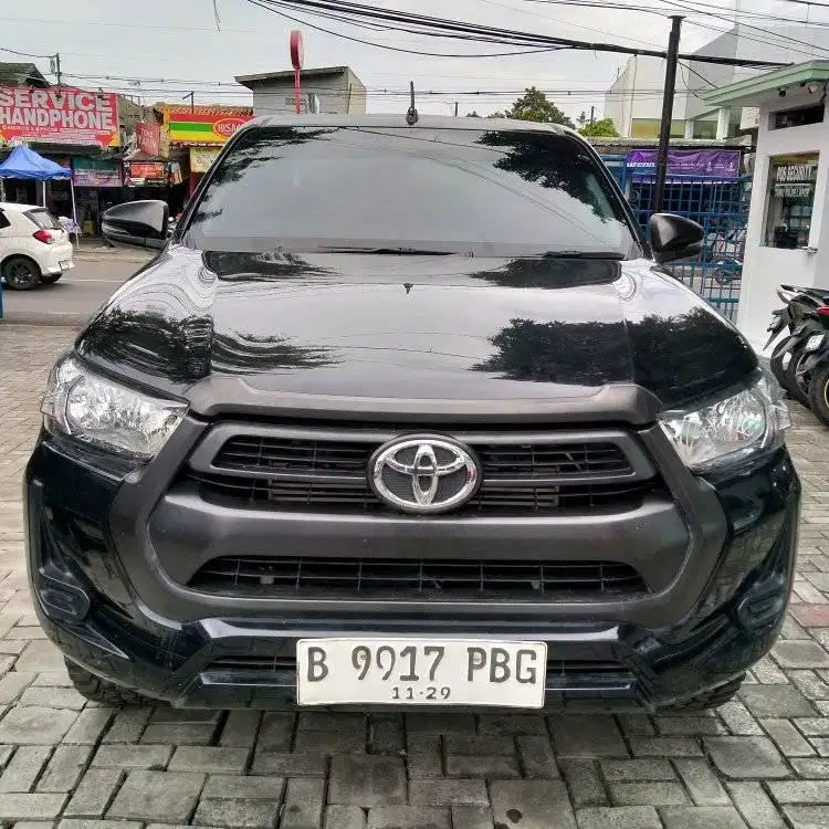 TOYOTA HILUX DC E 2.4 4X4 MT 2023