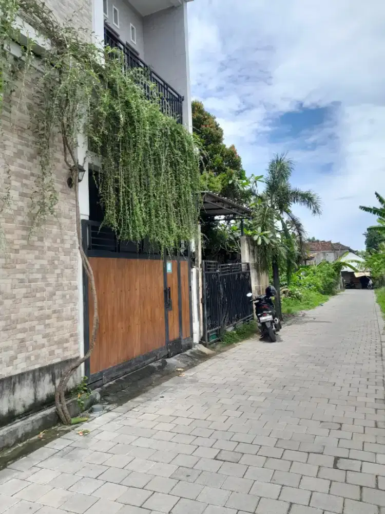 Jual rumah lantai 3 di Jalan Gunung Agung Denpasar Bali