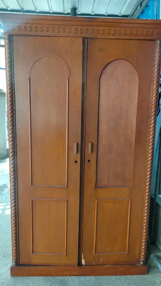 Lemari kayu 2 pintu