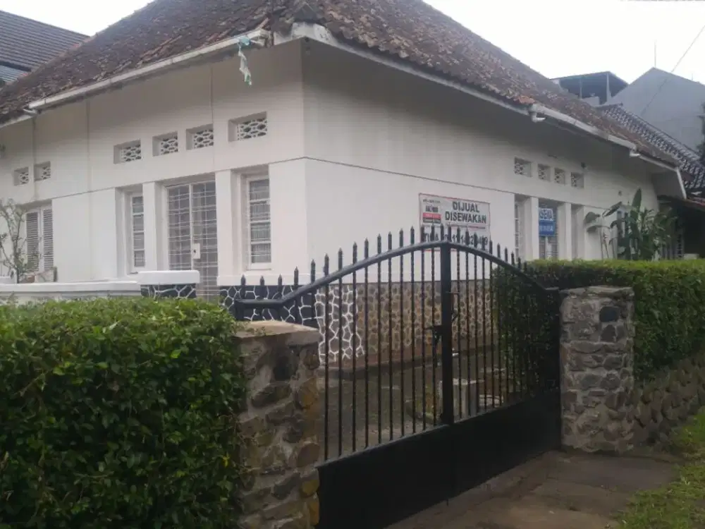 Rumah belanda di sayap Riau Bandung