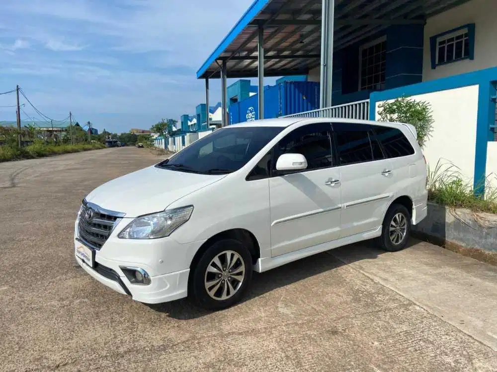TOYOTA INNOVA V AT 2015
