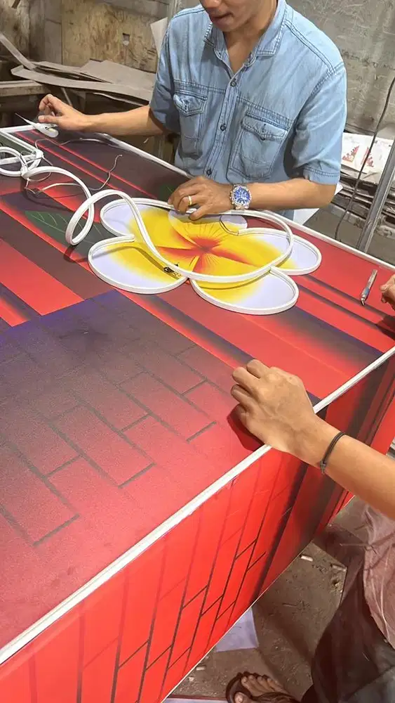 Dicari karyawan pemasangan led sticker