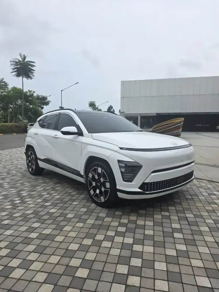 Hyundai Kona EV NIK 2024 Signature Long Range White KM 15rb Like New
