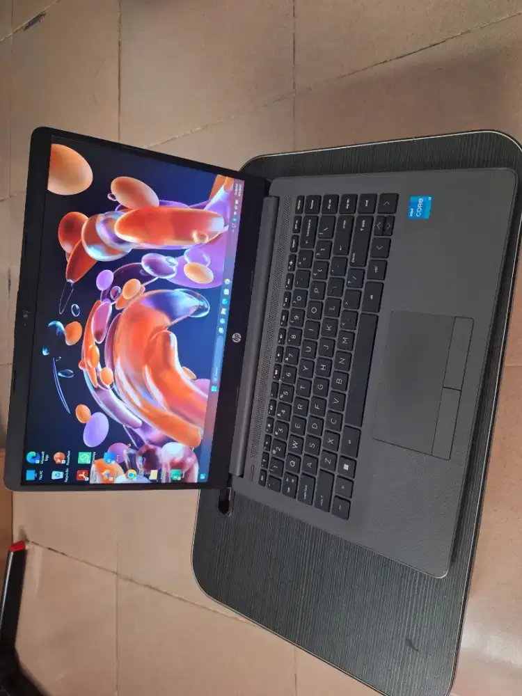 Bismillah dijual laptop hp14 slim core i3gen11 siap pakai