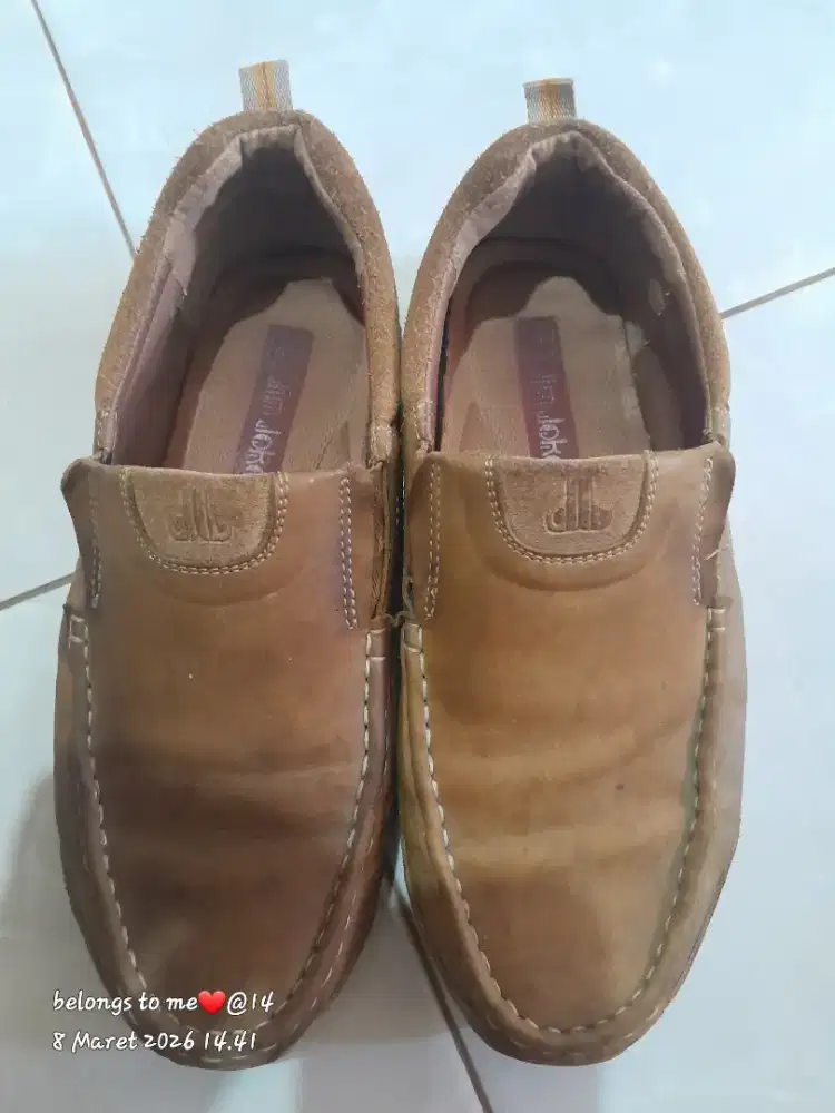 Sepatu pria merek joger