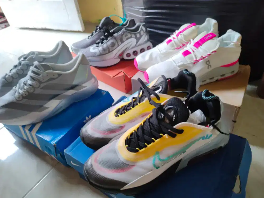 sepatu lari sisa stok