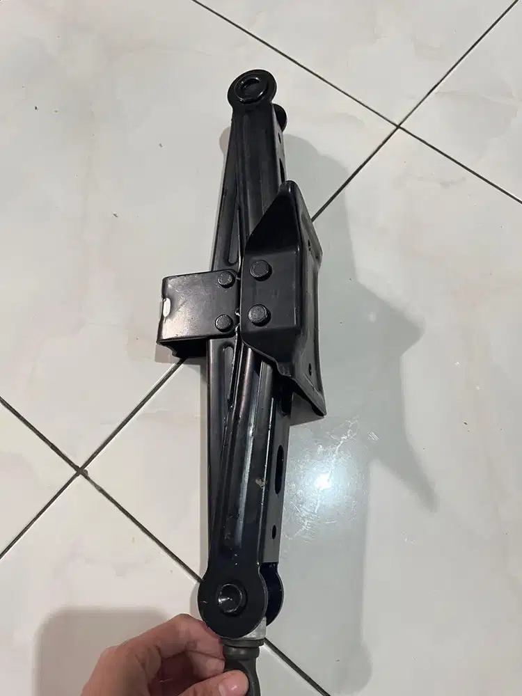 Dongkrak Original Bawaan Mobil Jepang Kokoh Bakoh