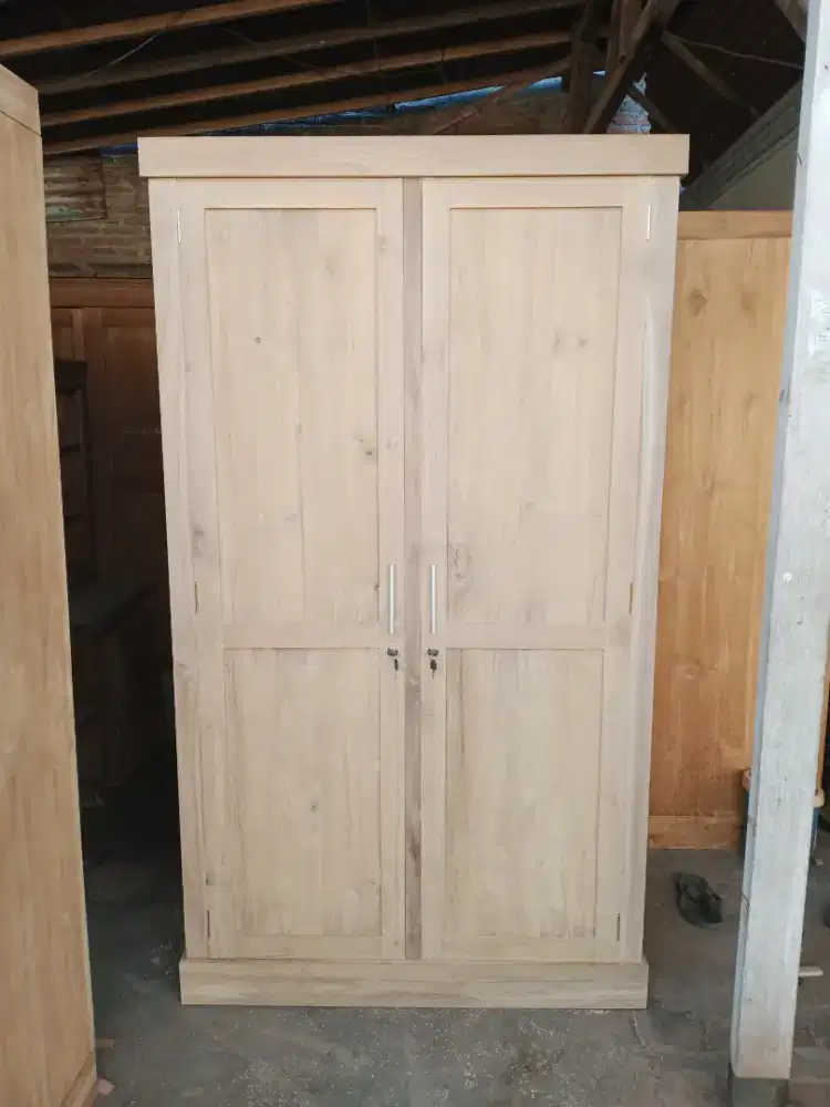 Lemari engsel minimalis