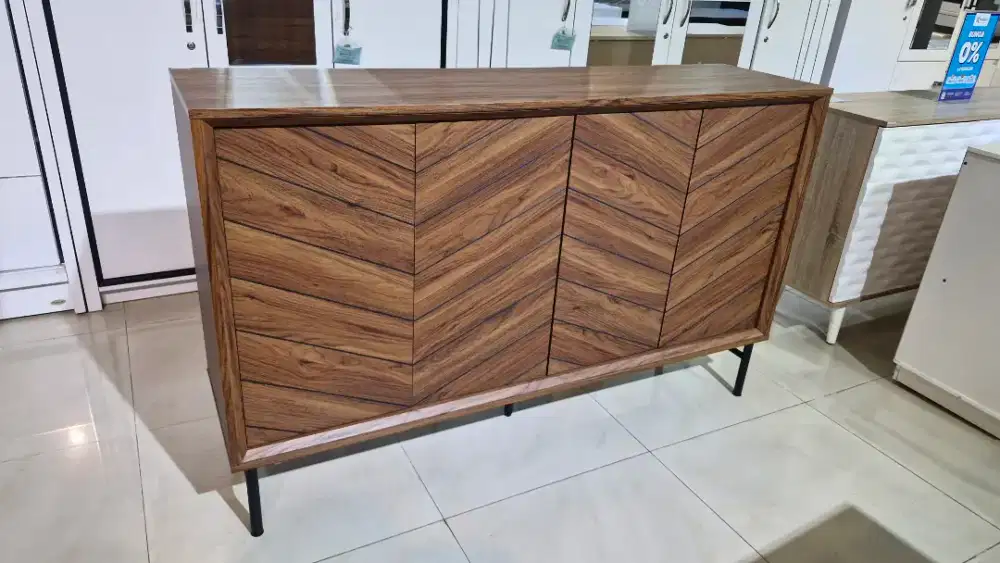 Buffet pajangan diskon 50%