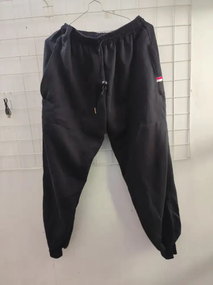 Celana joger training Olahraga