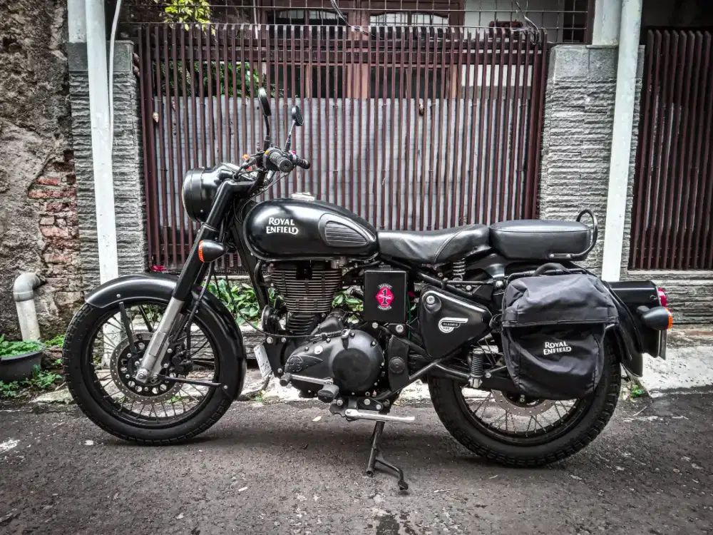 JUAL Royal Enfield classic Stealth Black 500cc