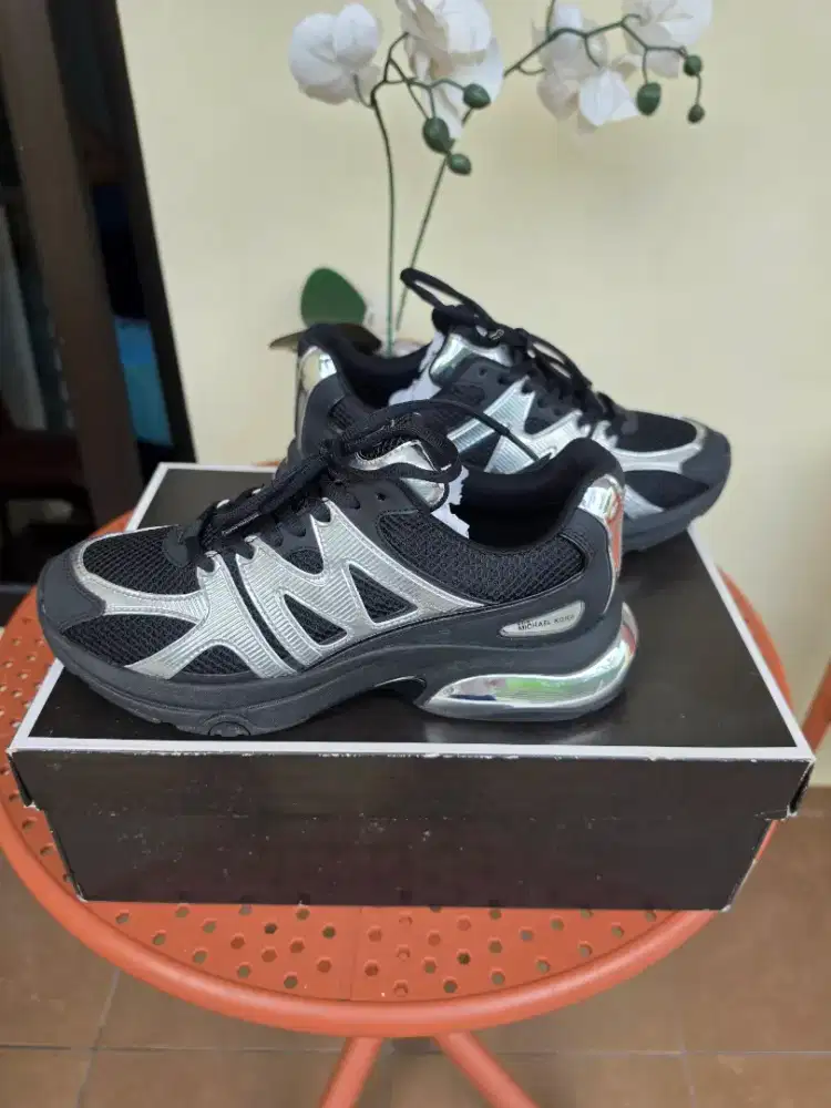 Michael Kors Sepatu Pria size 40-42 Kit Trainer Extreme Honeycomb Mesh