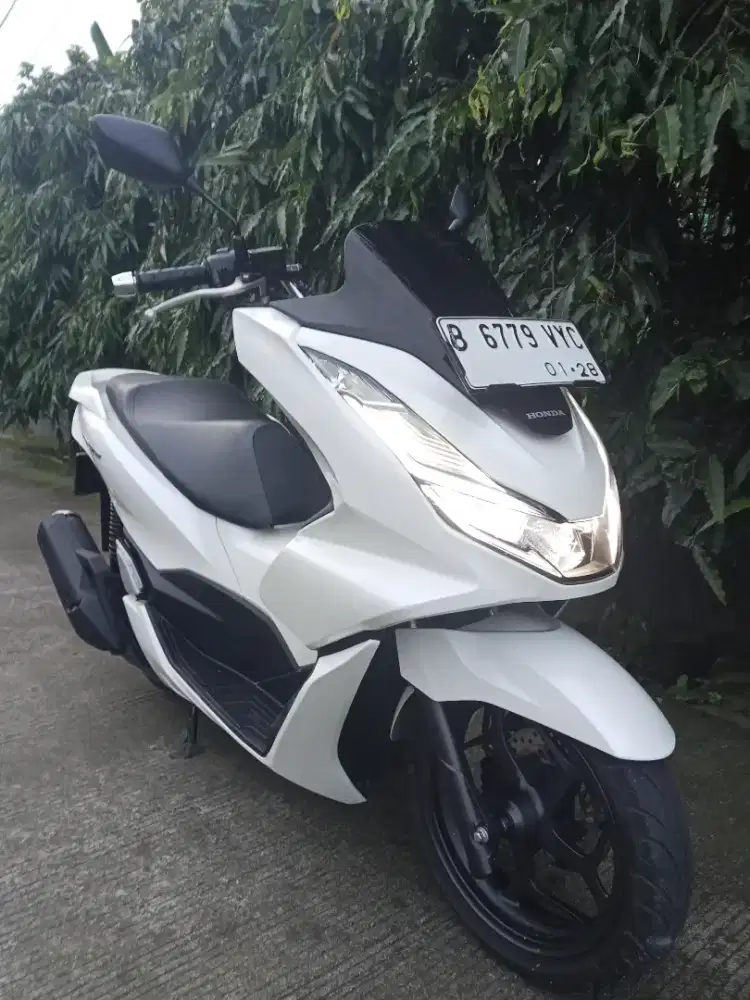 Honda new PCX 160 cc 2023 seperti baru KM 3000