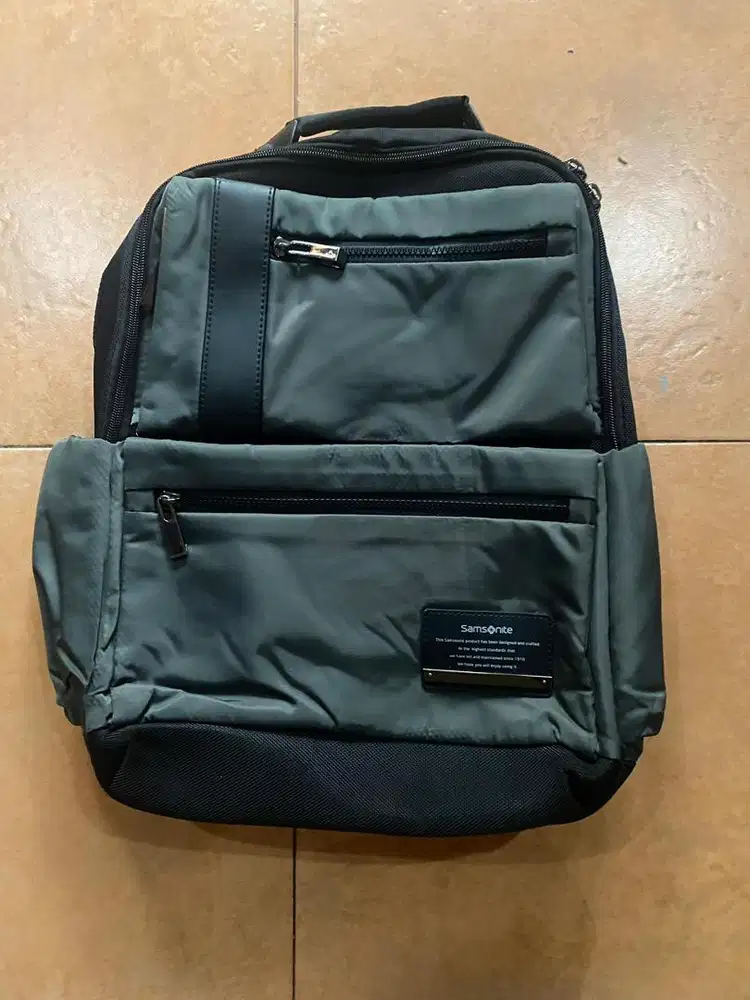 Samsonite backpack authentic 100%