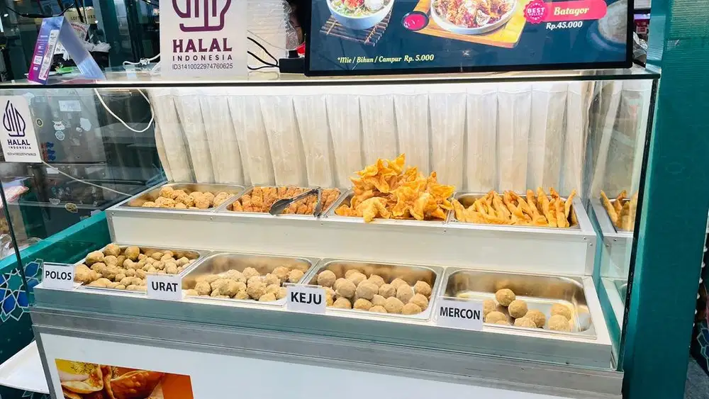 Jaga stand makanan di mall