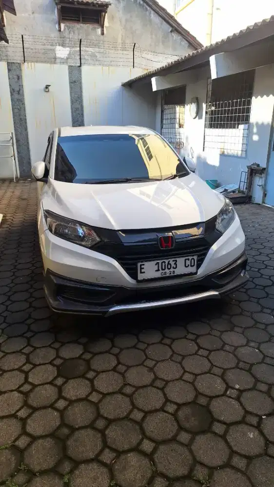 Honda HR-V 1.5 E CVT AT. 2018 Putih. Low Km