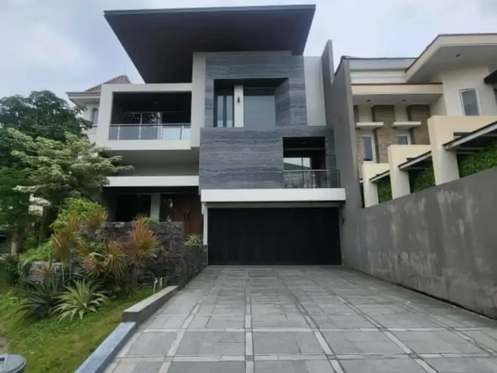 Rumah Split Level Bagus SHM di Citraland Taman Golf Siap Huni