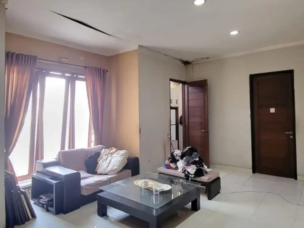Rumah Modern lokasi strategis di Emerald Bintaro Jaya PR 16512