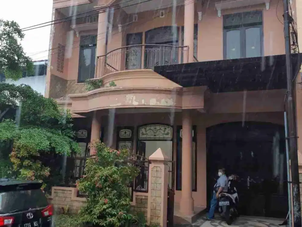 Dijual Rumah 3 Lantai Siap Huni di Jl Bunga Bunga dekat UB dan Polinema