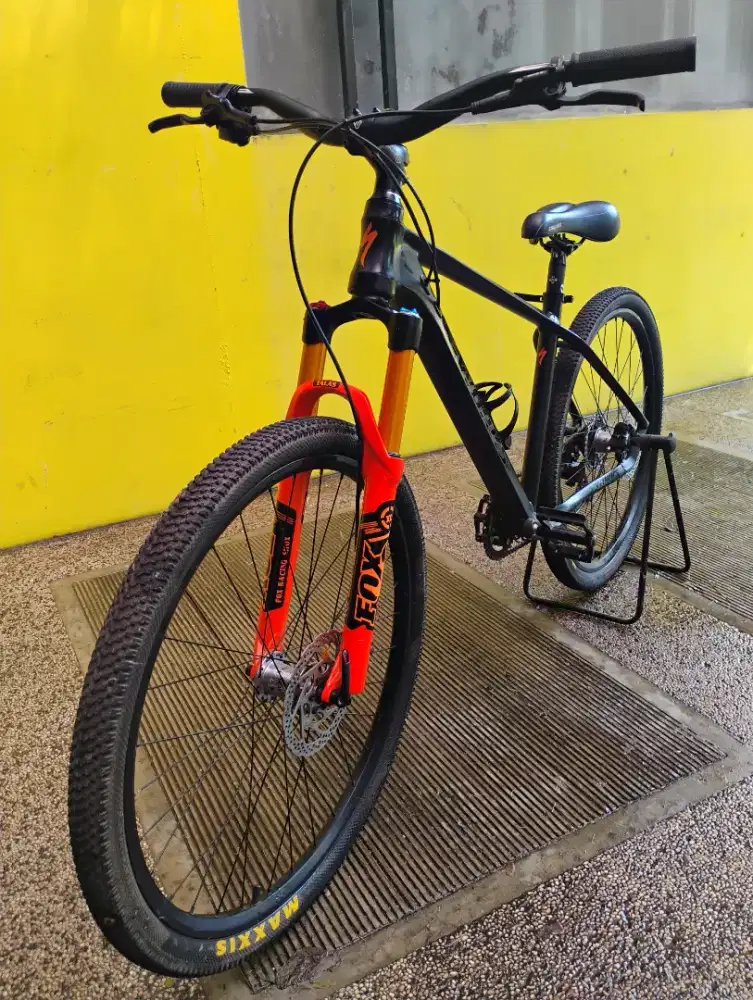 Dijual sepeda gunung bekas warnah hitam