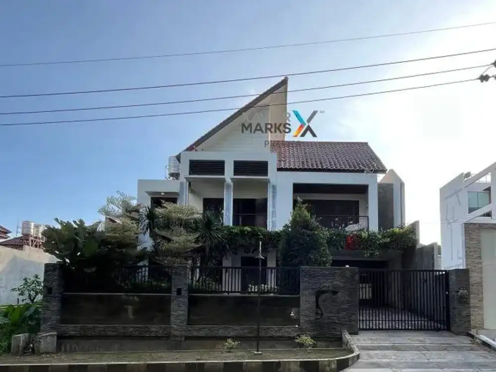 Dijual Rumah Modern Mewah Lokasi Strategis di Poros Jalan Dieng, Malang