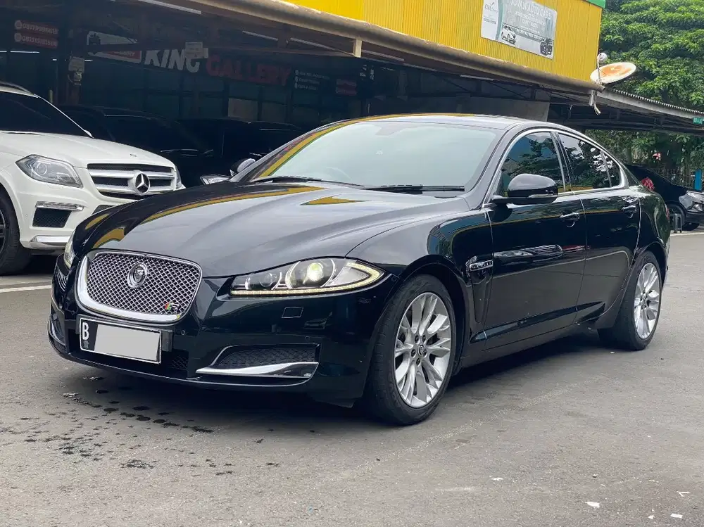 JAGUAR XF 3.0 V6 AT HITAM 2011 pemakaian 2012