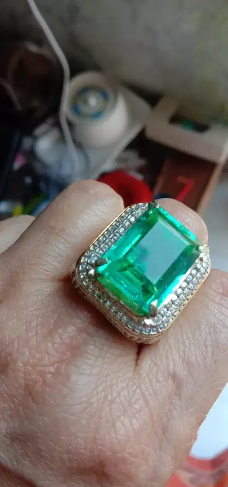 Cincin perak Zamrud