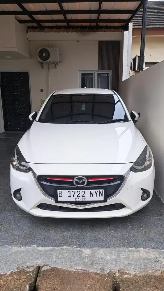Mazda 2 R AT 2015