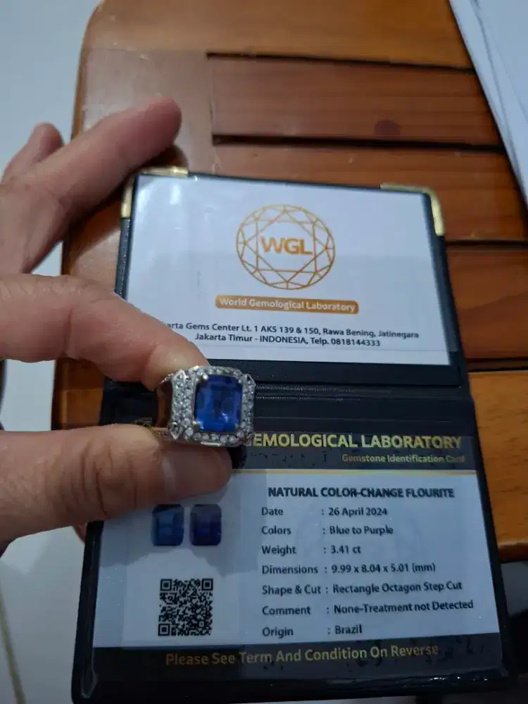 NATURAL COLOR  FLOURITE