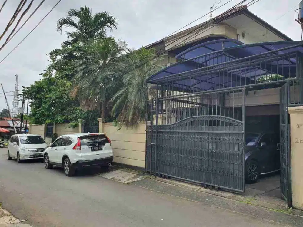 Jual Cepat Rumah Hook Strategis Siap Huni di Jalan Zaini Cipete Jakarta Selatan