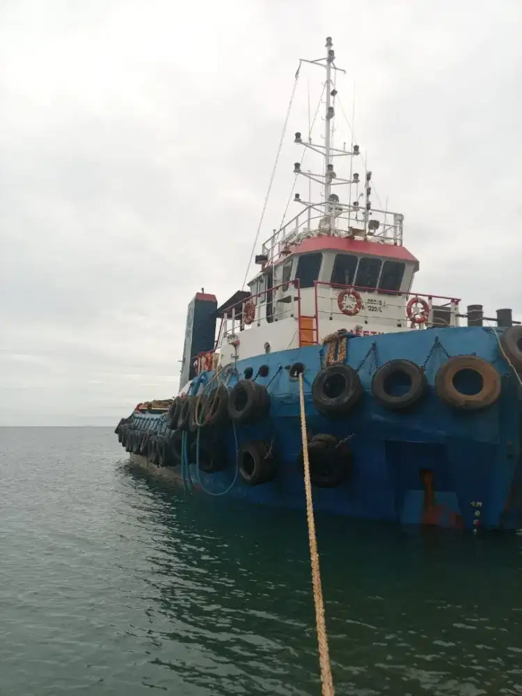 Di jual Tugboat mesin Cummins 2x1200 hp tahun 2004