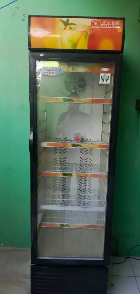 Showcase lemari pendingin Daimitsu