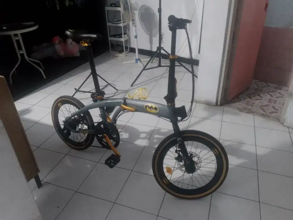 Sepeda lipat merk fasific Batman