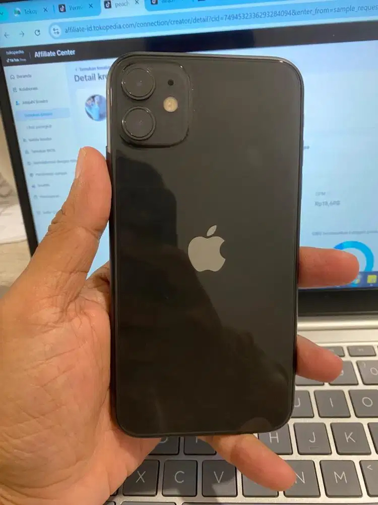 Iphone 11 64gb ibox hitam