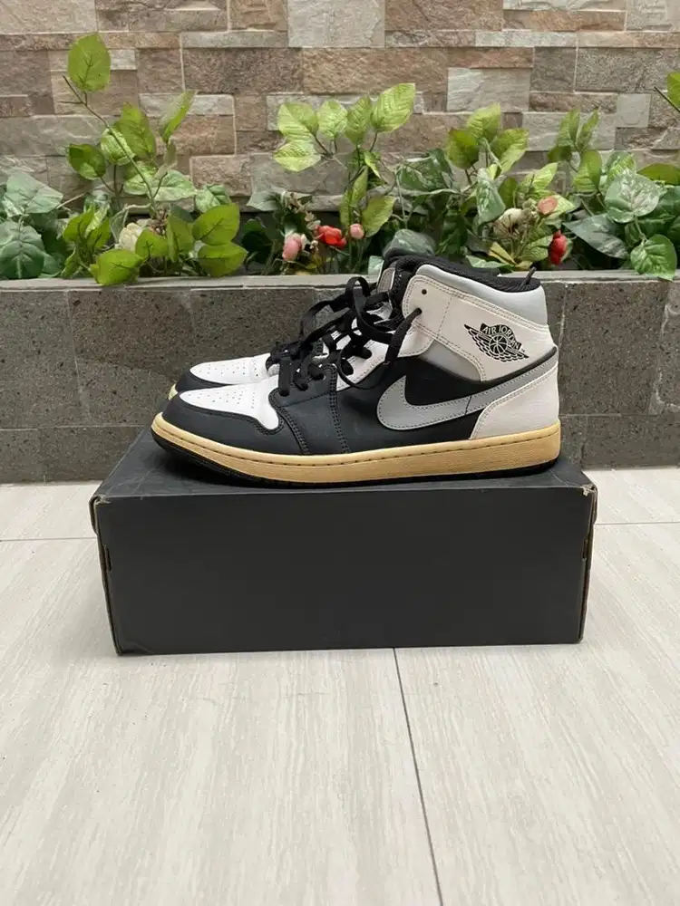 Nike Jordan 1 mid grey