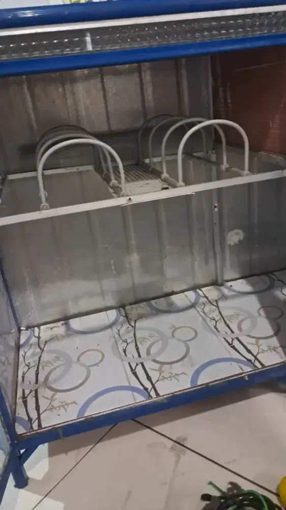 lemari rak piring kaca