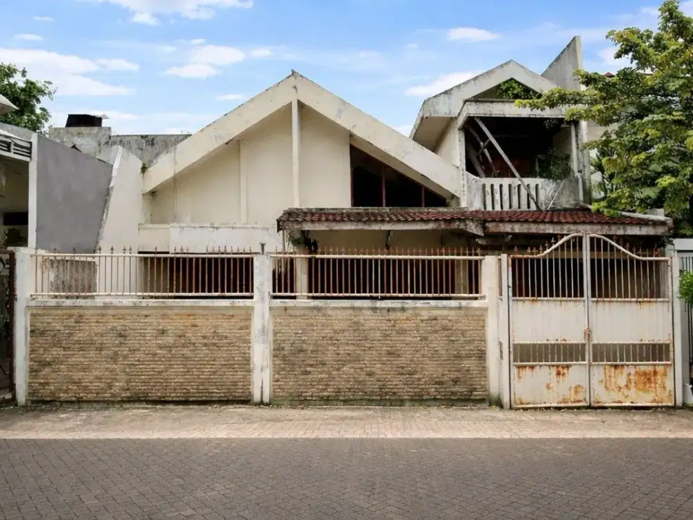 Rumah Manyar Kertoadi  Strategis