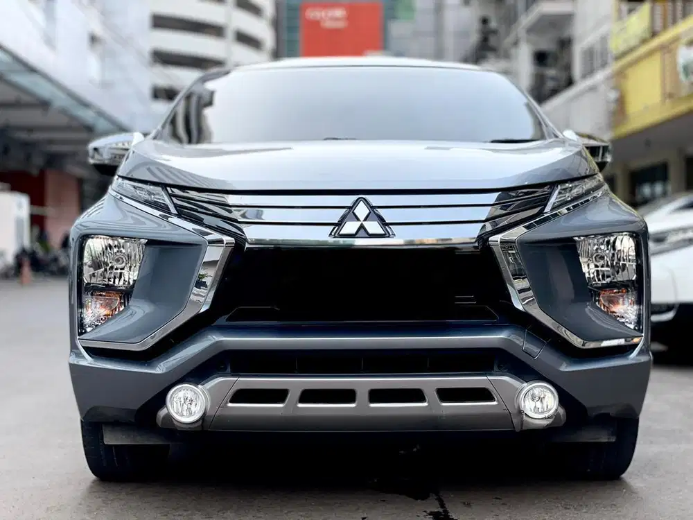 GRAB IT FAST • MITSUBISHI XPANDER 1.5 ULTIMATE AT 2018 SILVER