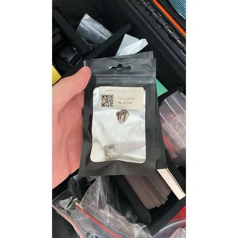 Slotted flat ring quick release screw TF3017