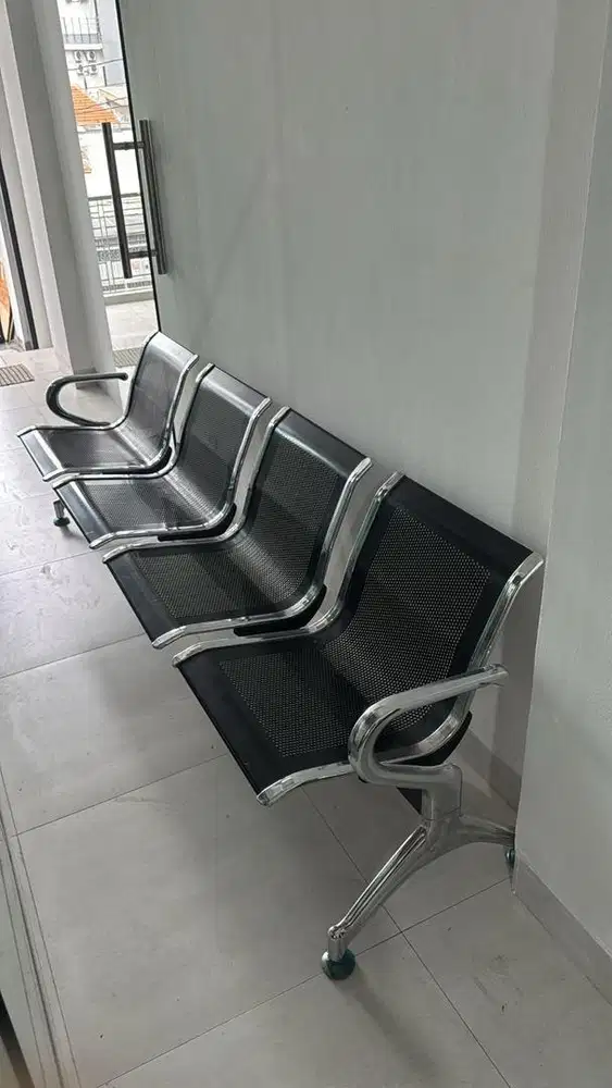 Kursi bandara 4 tempat duduk keadaan bagusss