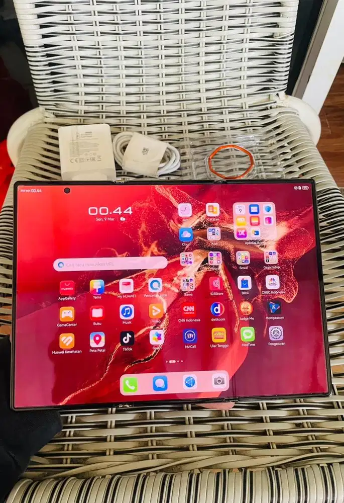 Huawei Mate XT Ultimate resmi indo 16/1 TB , garansi on HP Charger ori