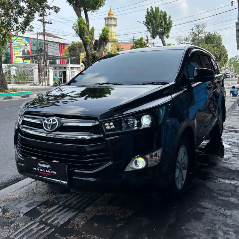 Toyota Innova Reborn 2.4 Diesel Solar V MT 2020 Hitam