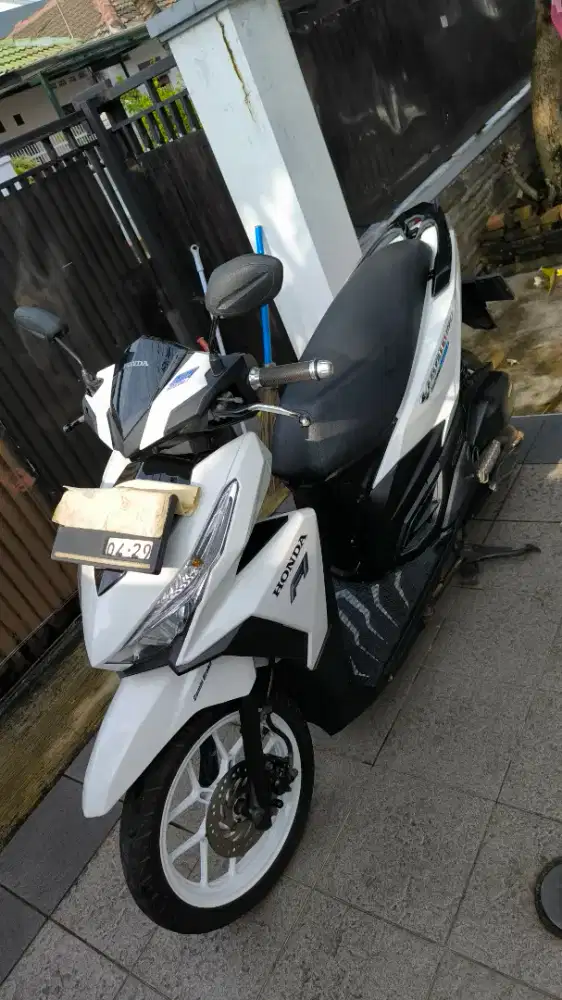 VARIO PUTIH VELG PUTIH SPORTY 2015