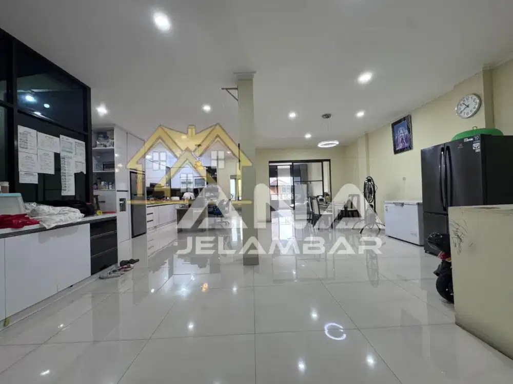 ANA RUMAH GANDENG UK 8X21M DI JALAN RAYA JELAMBAR
