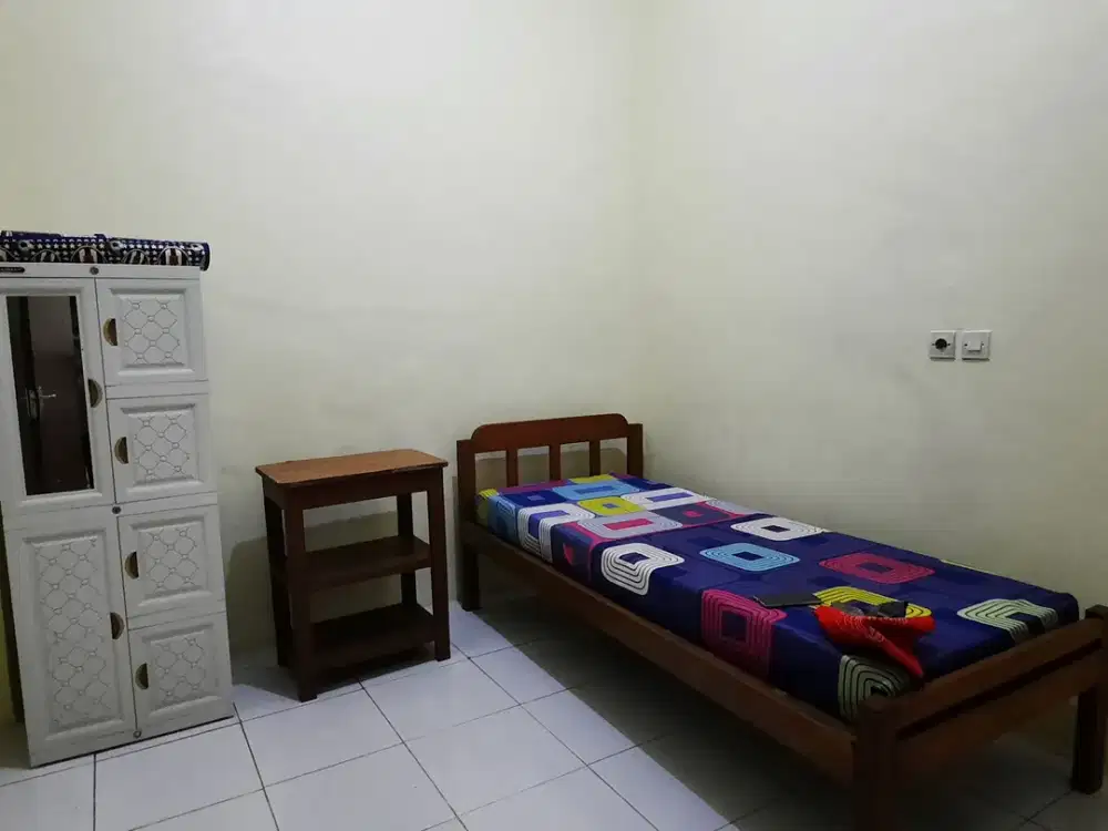 Kost mahasiswi / karyawati single dekat UPN & MERR