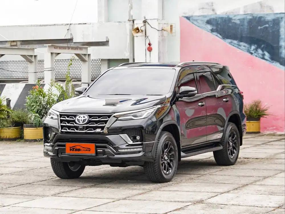 Fortuner 2.8 GR AT Hitam TH 2022