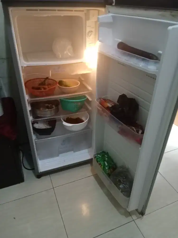 Kulkas 1 pintu noken pakaian